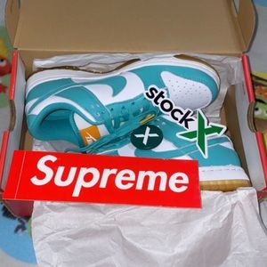 Woman’s 7 Nike Dunks